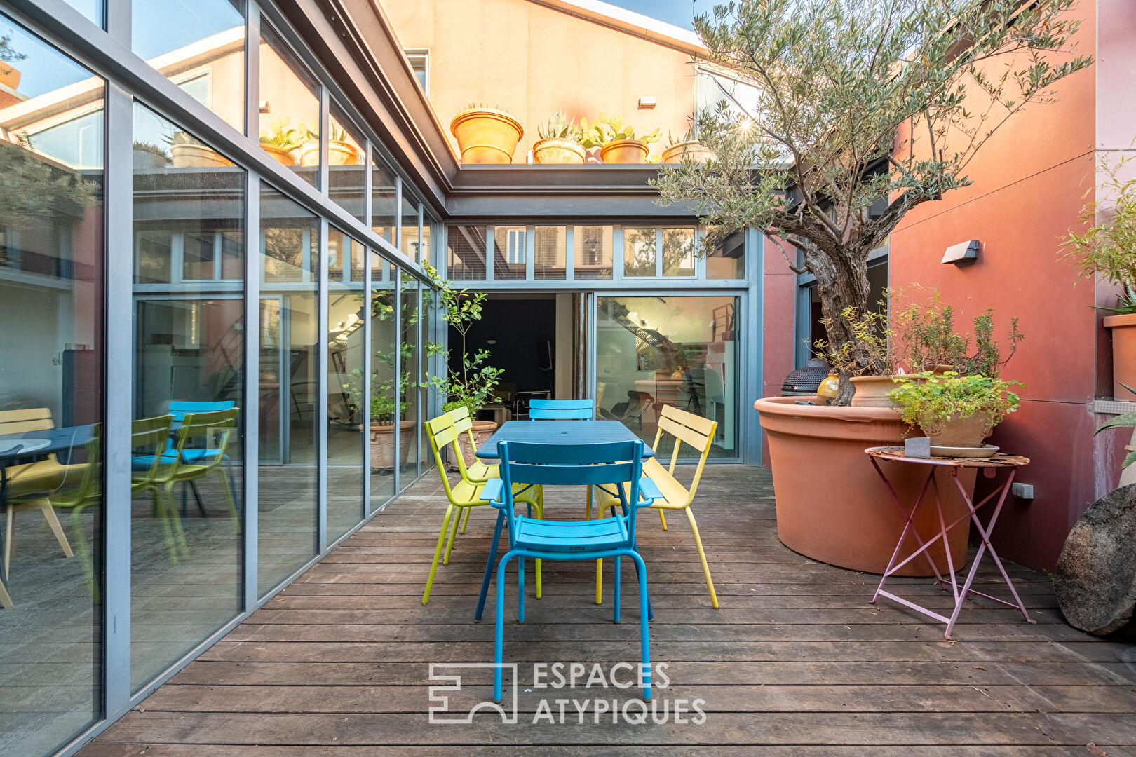 Loft d’architecte avec extérieur dans une ancienne manufacture