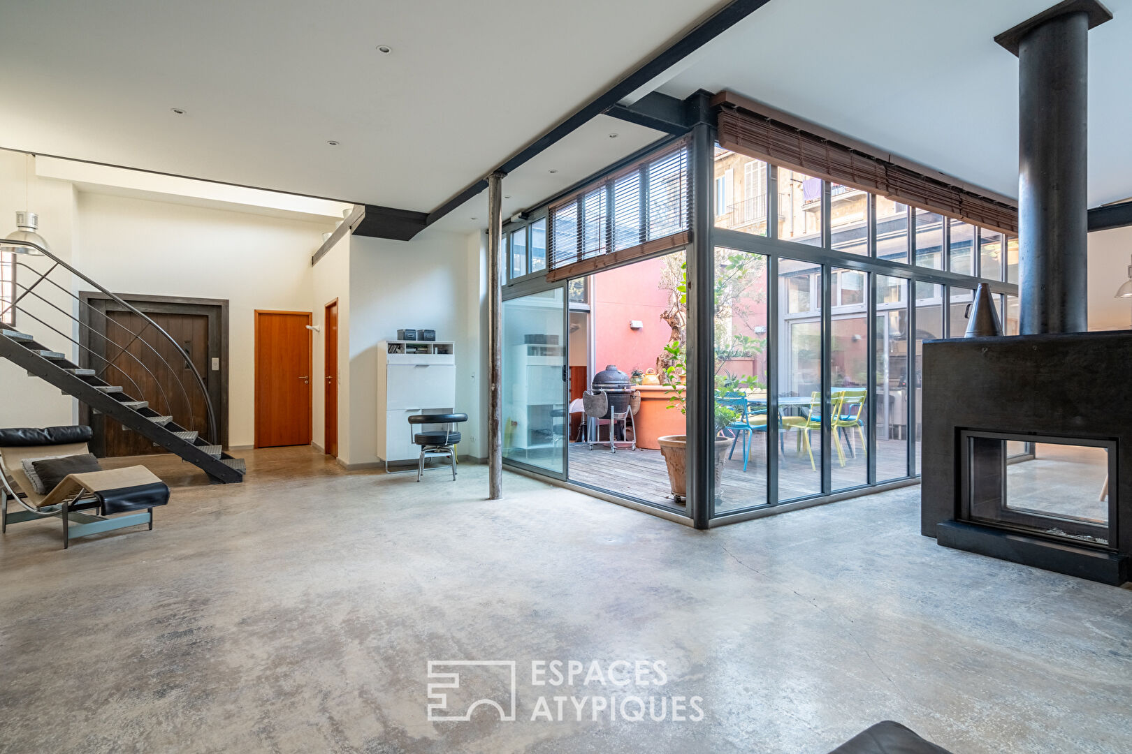 Loft d’architecte avec extérieur dans une ancienne manufacture