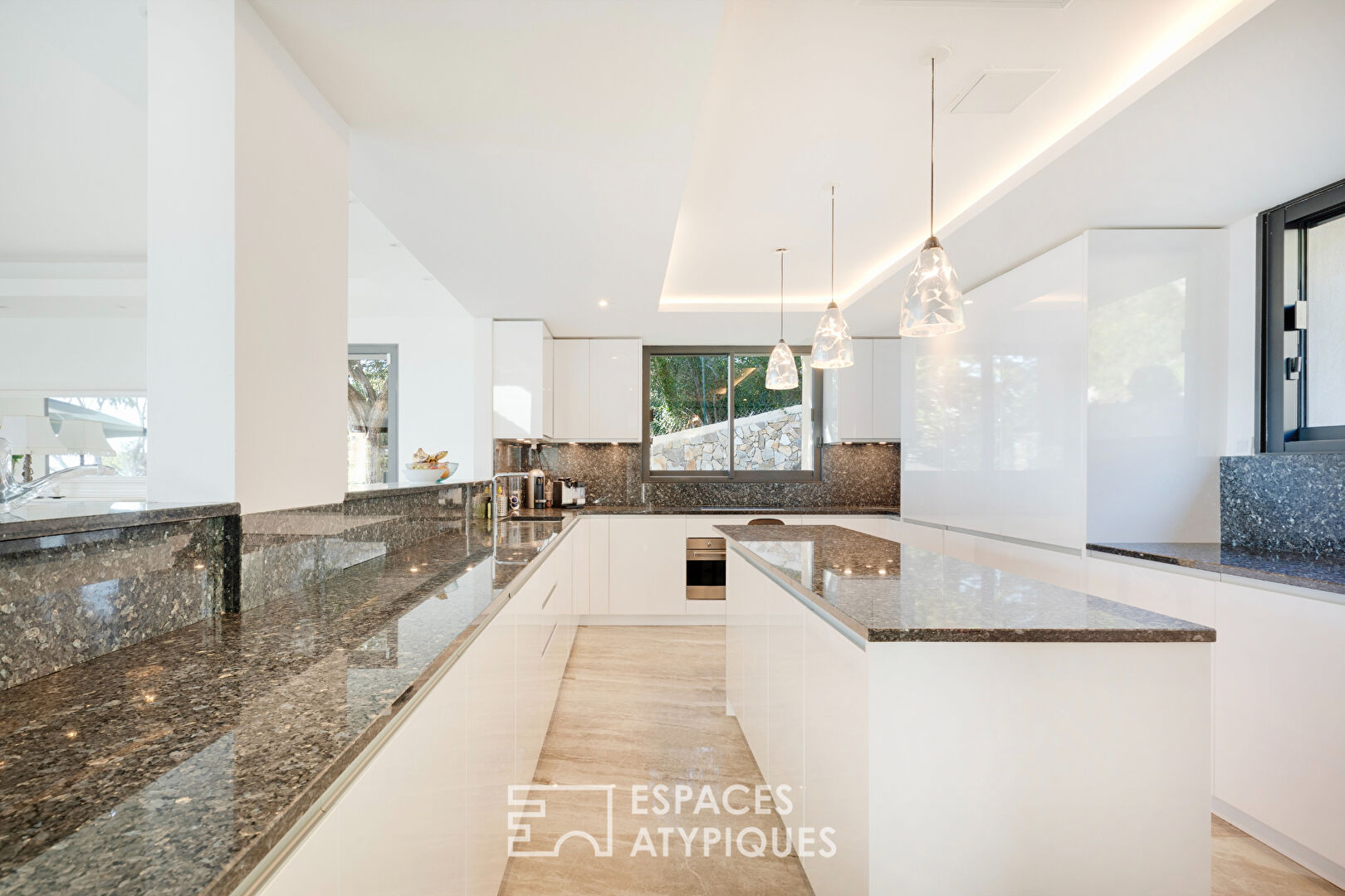Demeure contemporaine à Mougins avec vue mer