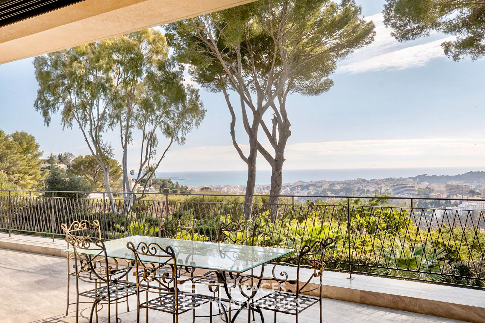 Demeure contemporaine à Mougins avec vue mer