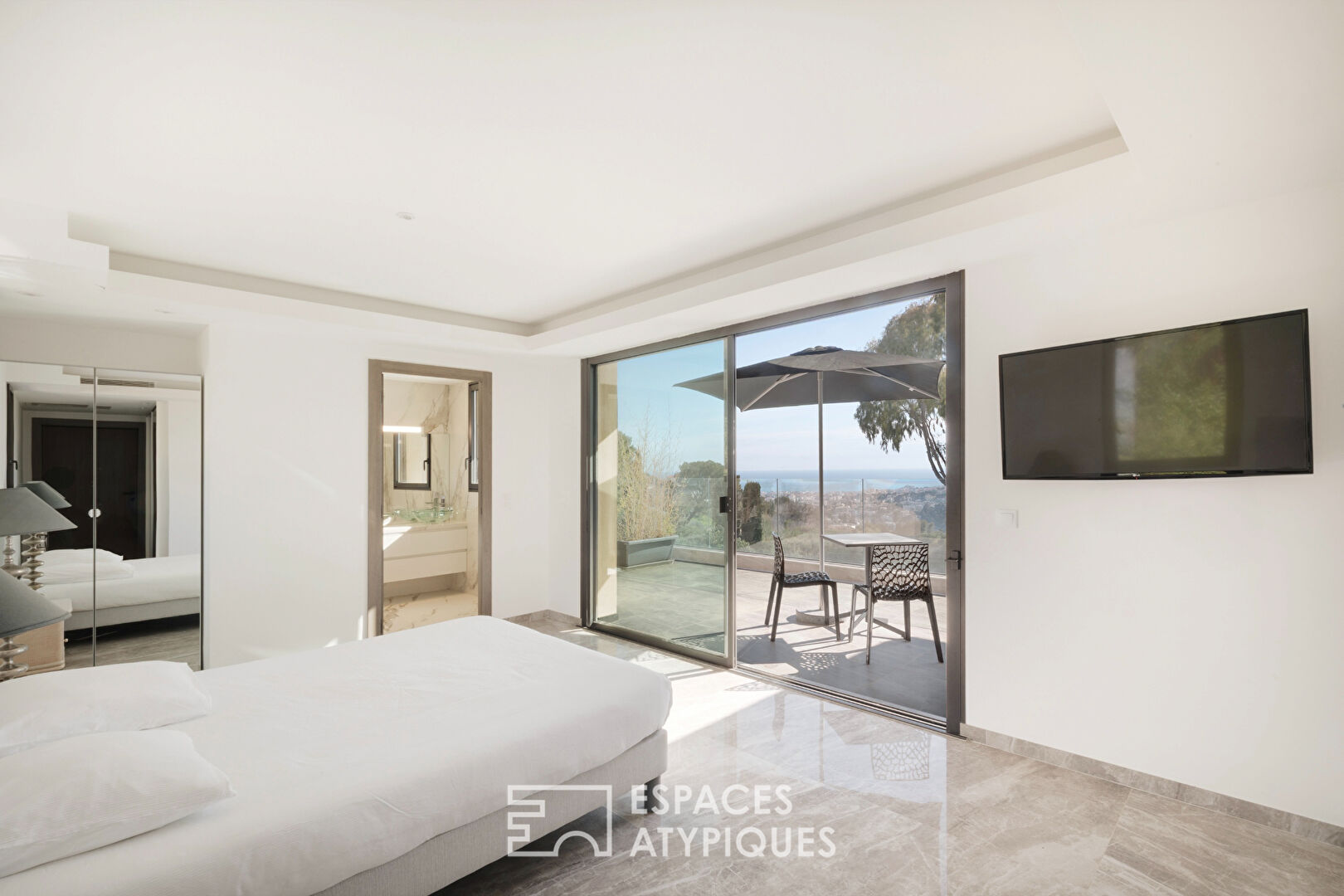 Demeure contemporaine à Mougins avec vue mer