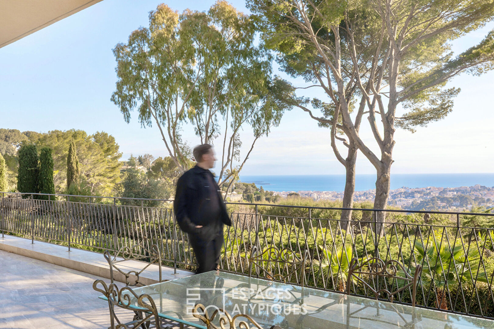Demeure contemporaine à Mougins avec vue mer