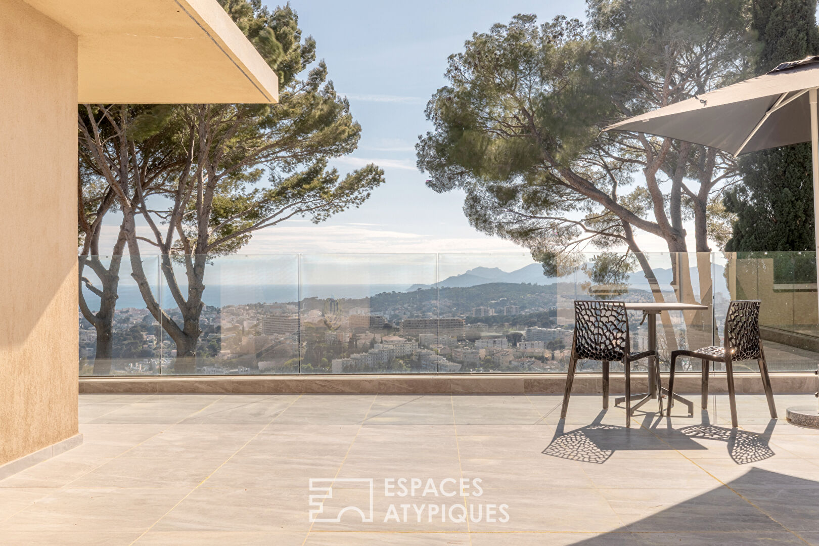 Demeure contemporaine à Mougins avec vue mer