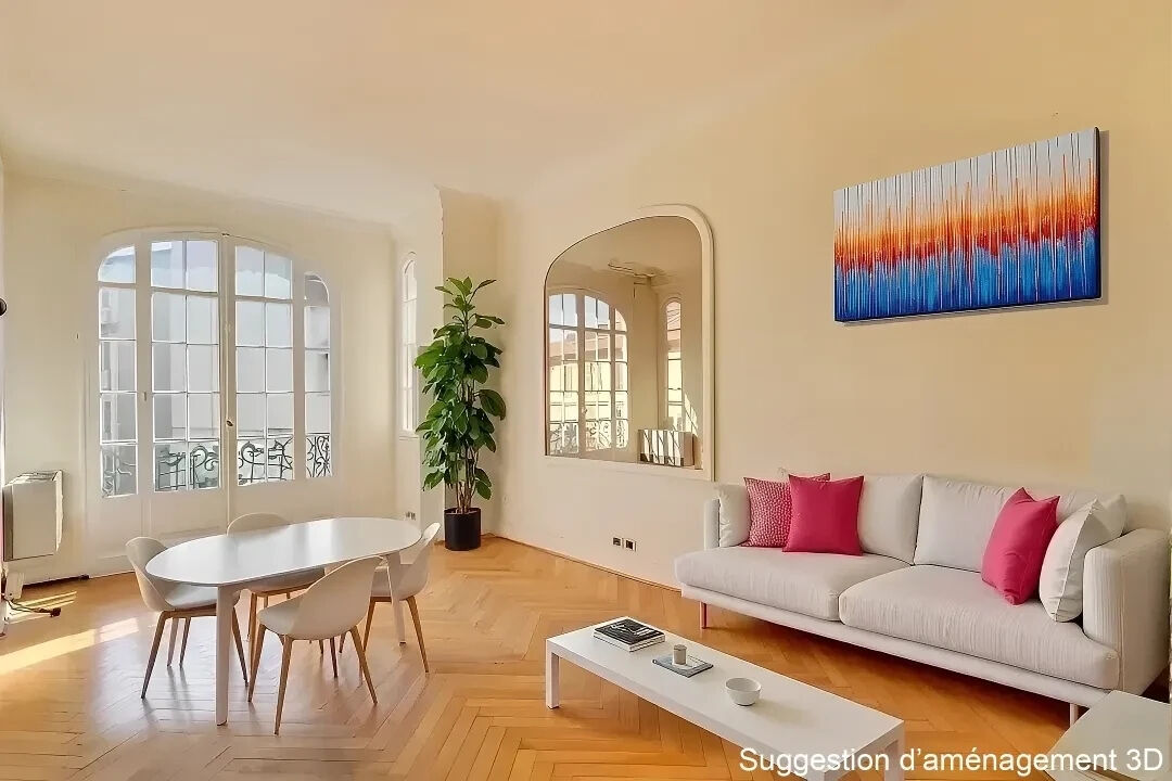 Bourgeois apartment to renovate in the heart of the Carré d’Or