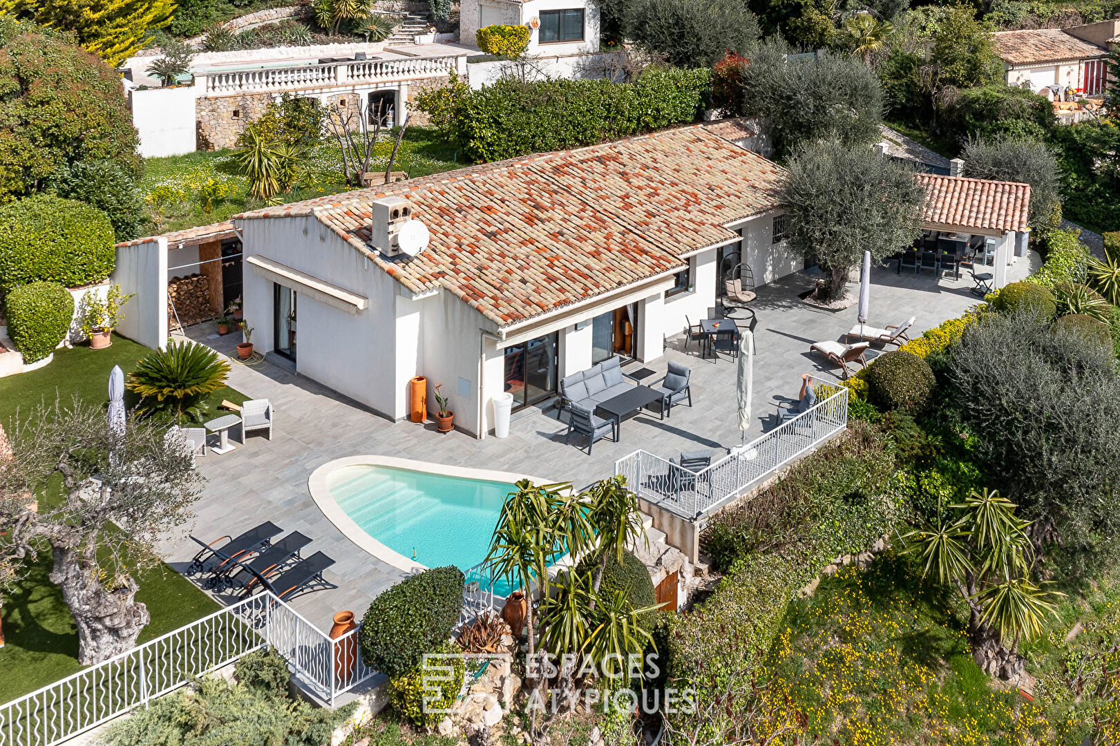 CARROS Villa de 6 pièces et 138m² avec piscine et vue panoramique