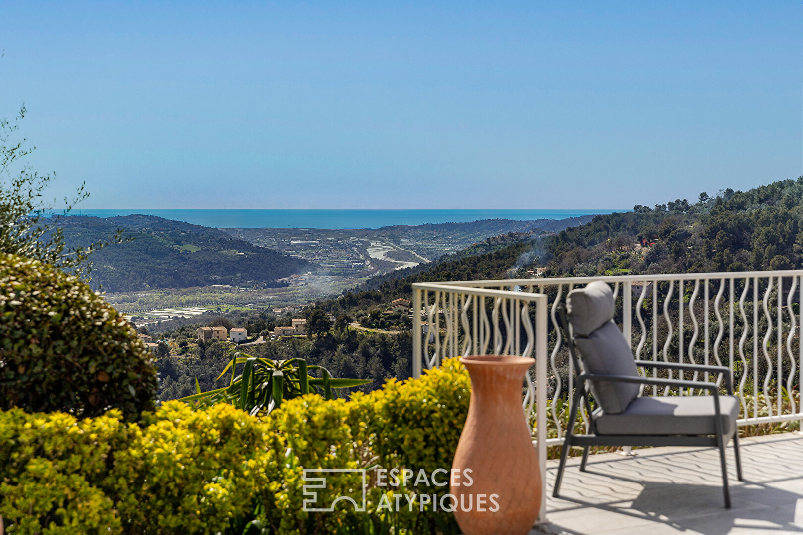 CARROS Villa de 6 pièces et 138m² avec piscine et vue panoramique