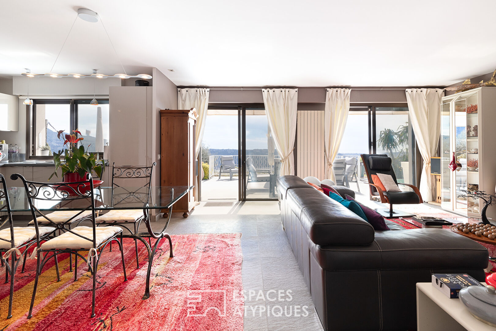 CARROS Villa de 6 pièces et 138m² avec piscine et vue panoramique