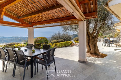 Villa d&rsquo;exception à Carros : luxe discret et vue méditerranéenne incomparable