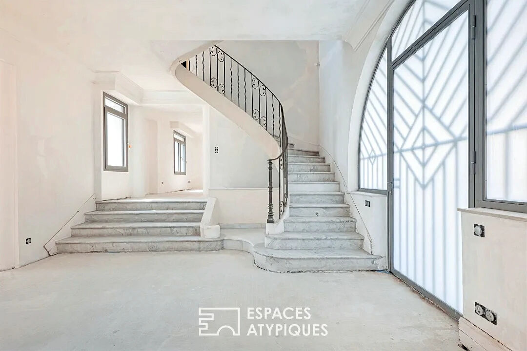 Hôtel particulier des années 20 à Cannes – Charme historique et vue mer à couper le souffle