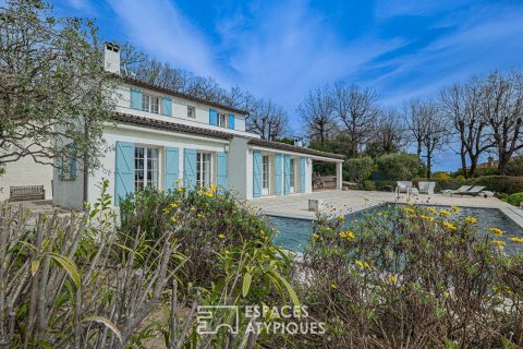 Villa Provençale à Vence avec piscine sur un terrain paysagé