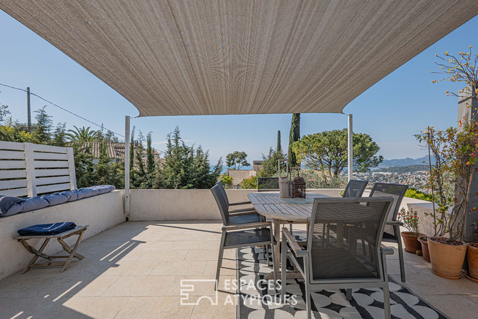5-room apartment in the heart of a charming house in Le Cannet