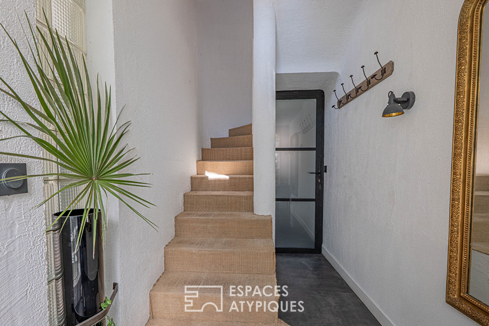 Architecture esprit phare sur trois niveaux, jardin confidentiel – Basse Californie à Cannes