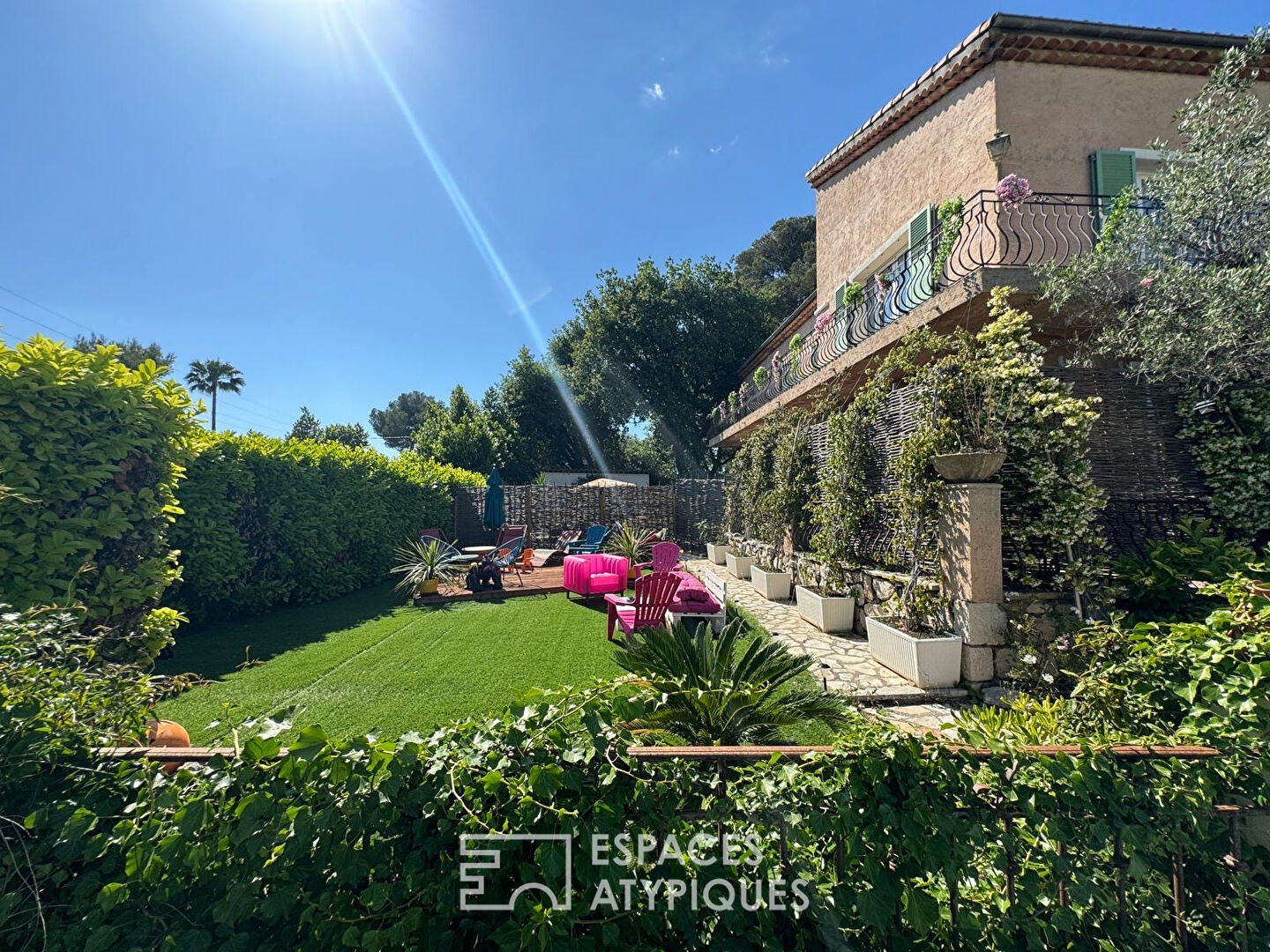 Quiet house divided into three apartments with swimming pool in MOUGINS