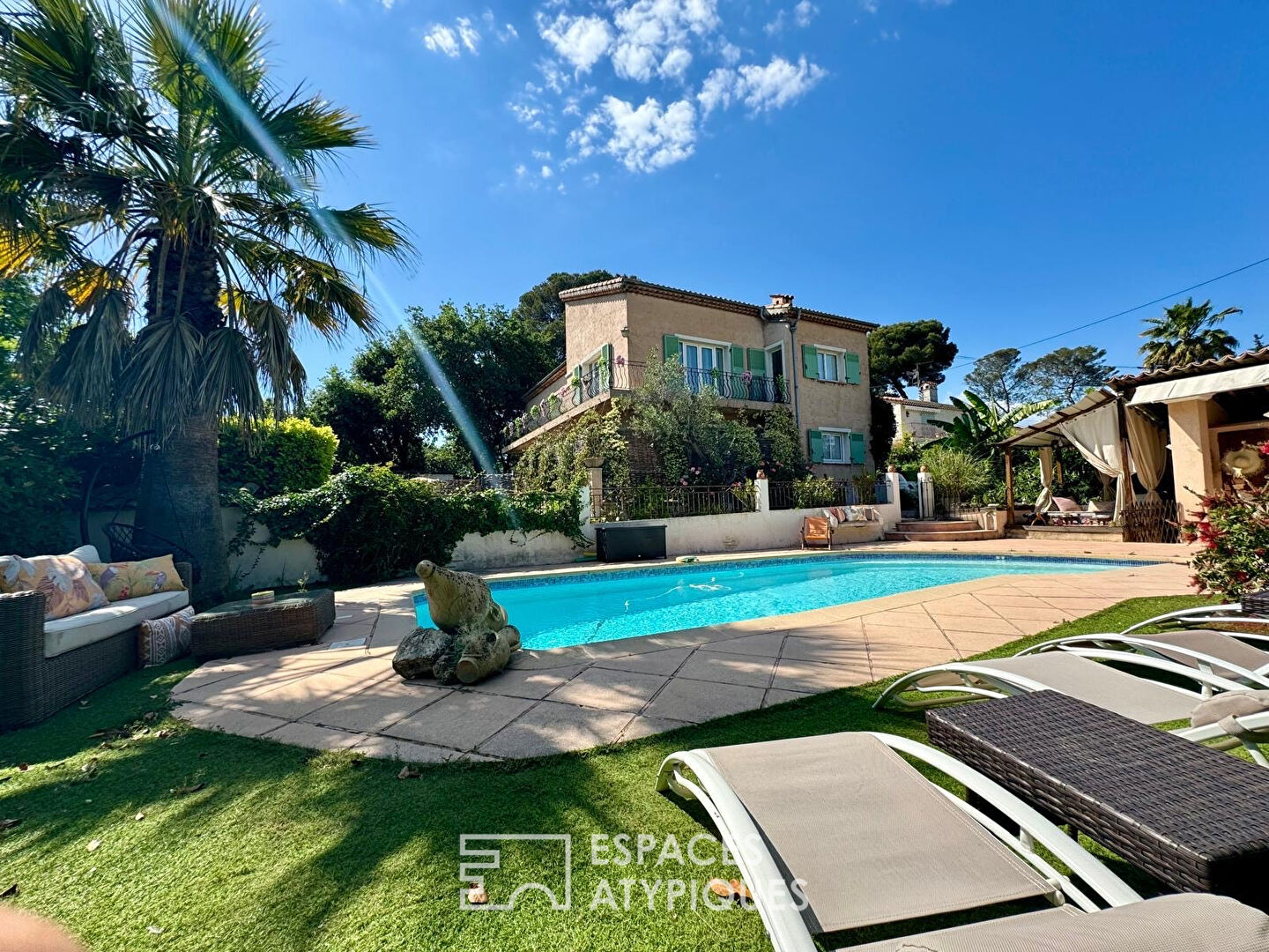 Quiet house divided into three apartments with swimming pool in MOUGINS