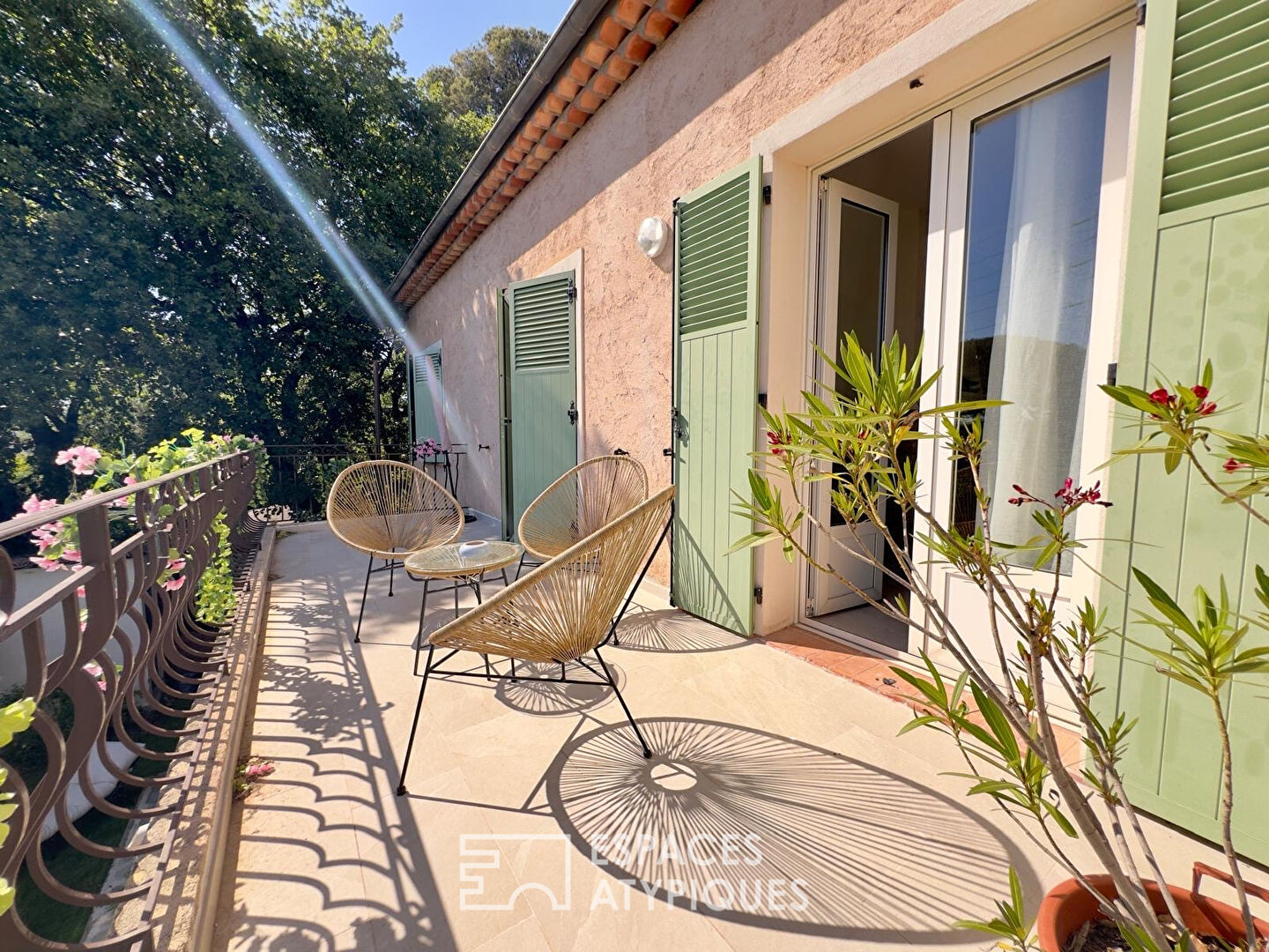 Quiet house divided into three apartments with swimming pool in MOUGINS