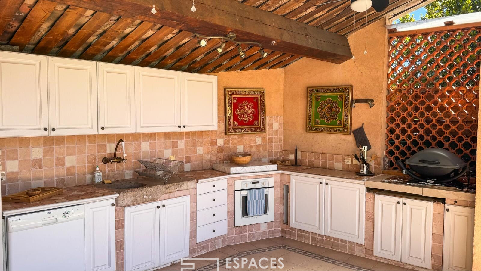 Quiet house divided into three apartments with swimming pool in MOUGINS
