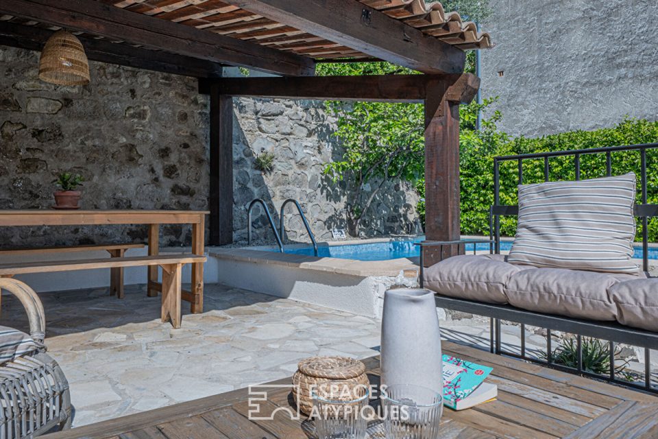 Bâtisse avec piscine au coeur du village de Villeneuve Loubet