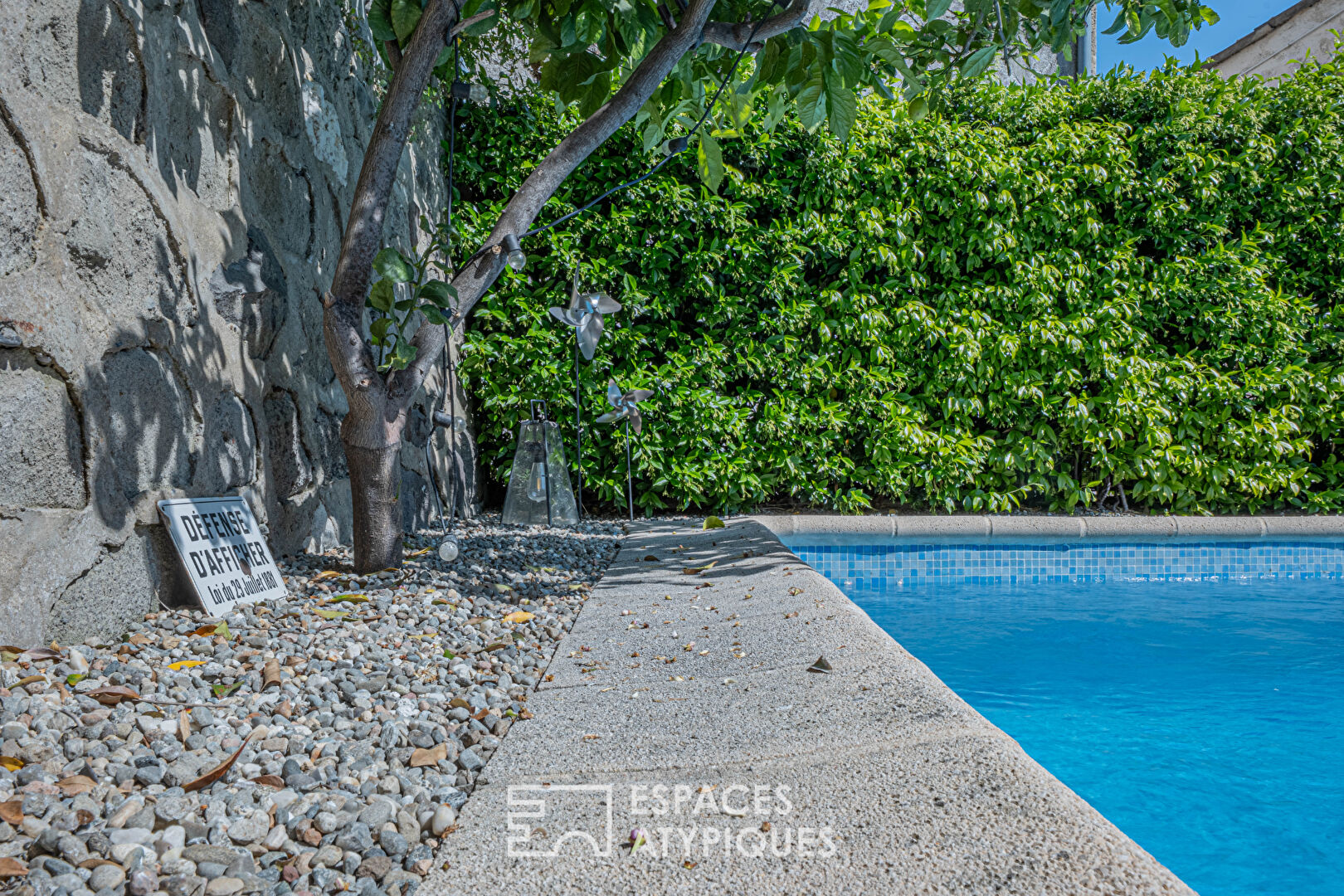 Bâtisse avec piscine au coeur du village de Villeneuve Loubet