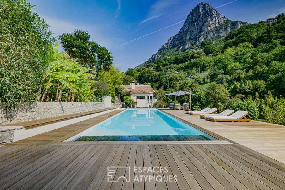 Propriété avec piscine en pleine nature à Vence