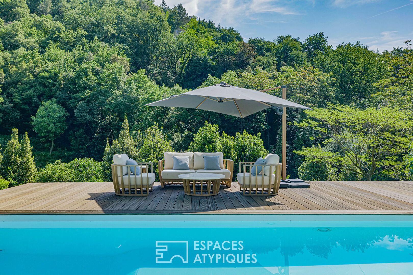 Propriété avec piscine en pleine nature à Vence