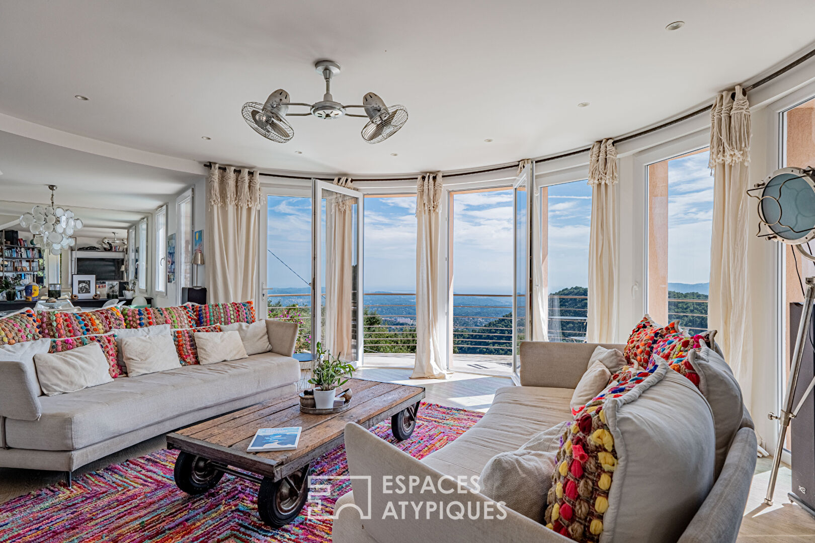 Maison d’architecte avec piscine et vue mer