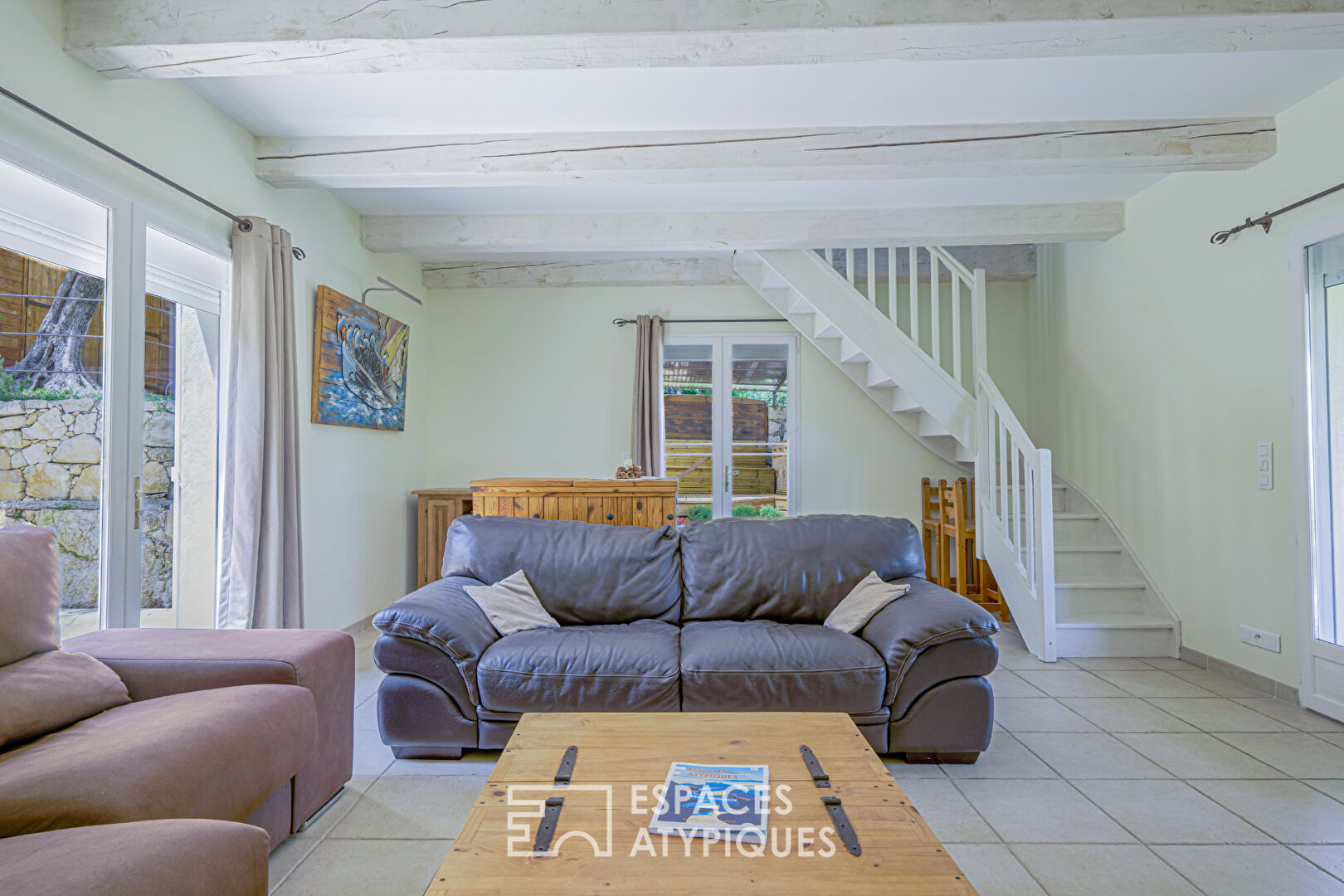 Maison rénovée avec piscine, à pied des commodités – Le Rouret