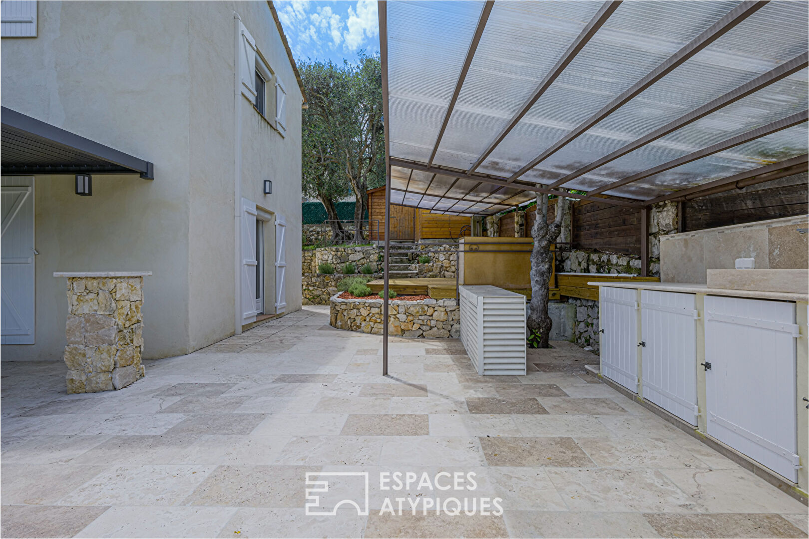 Maison rénovée avec piscine, à pied des commodités – Le Rouret