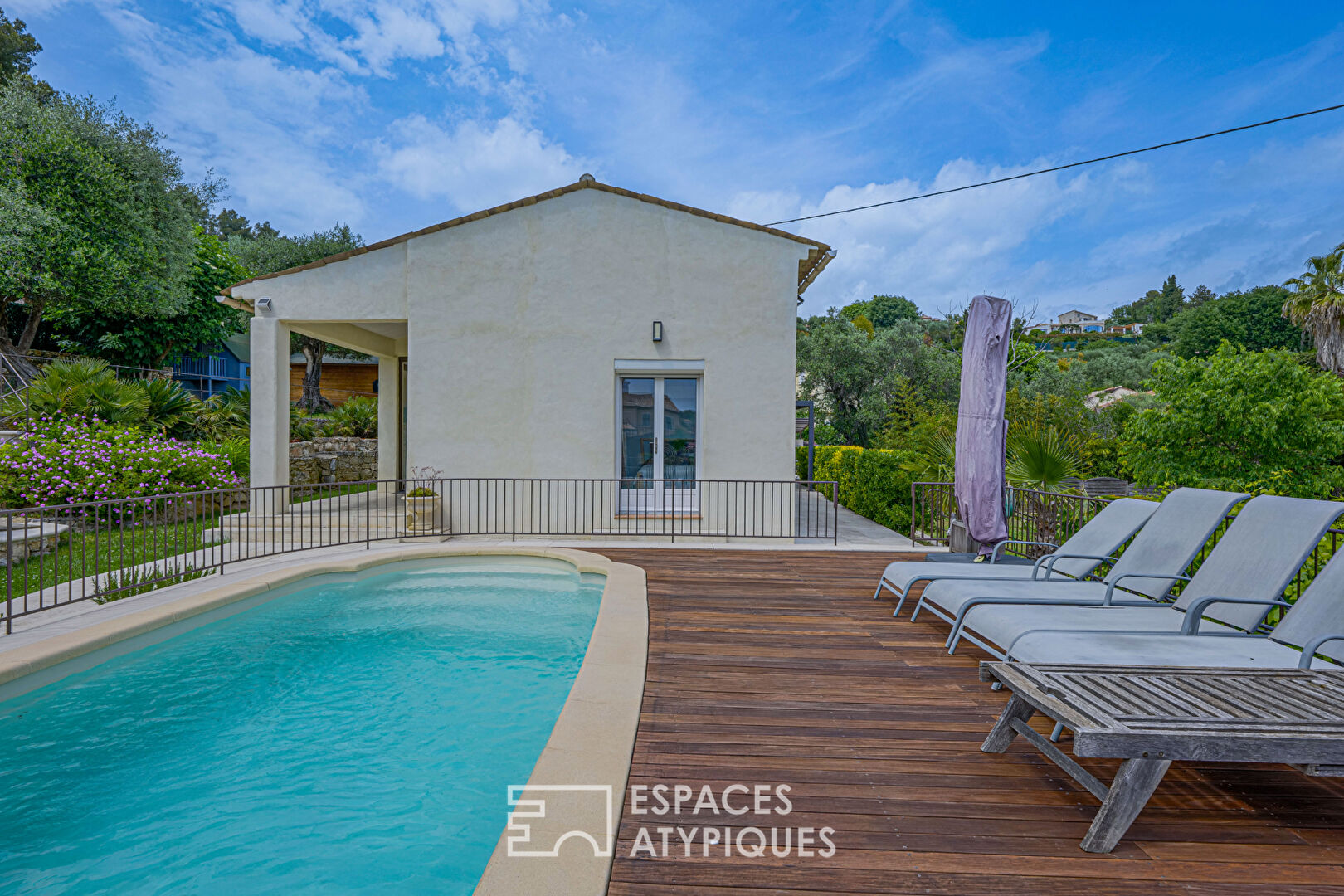 Maison rénovée avec piscine, à pied des commodités – Le Rouret