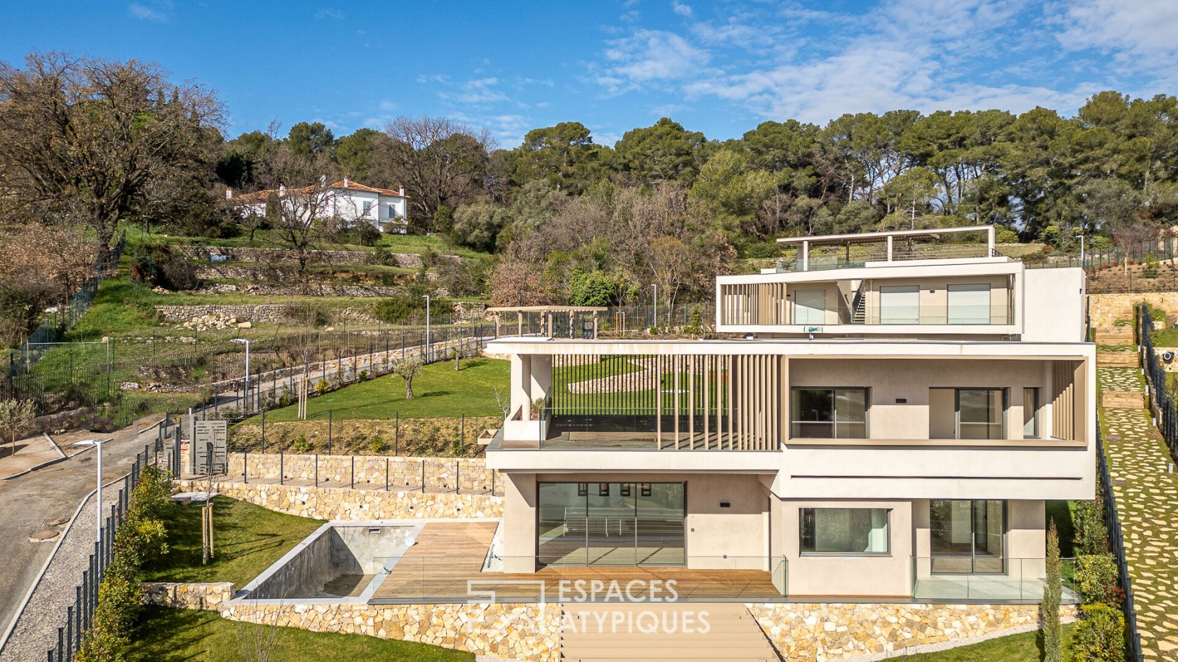 Villa contemporaine d’exception – Domaine privé à MOUGINS