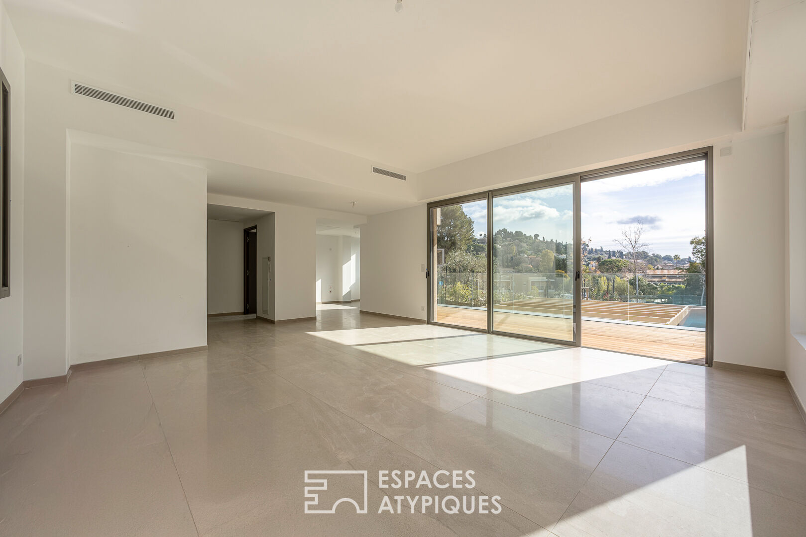 Villa contemporaine d’exception – Domaine privé à MOUGINS