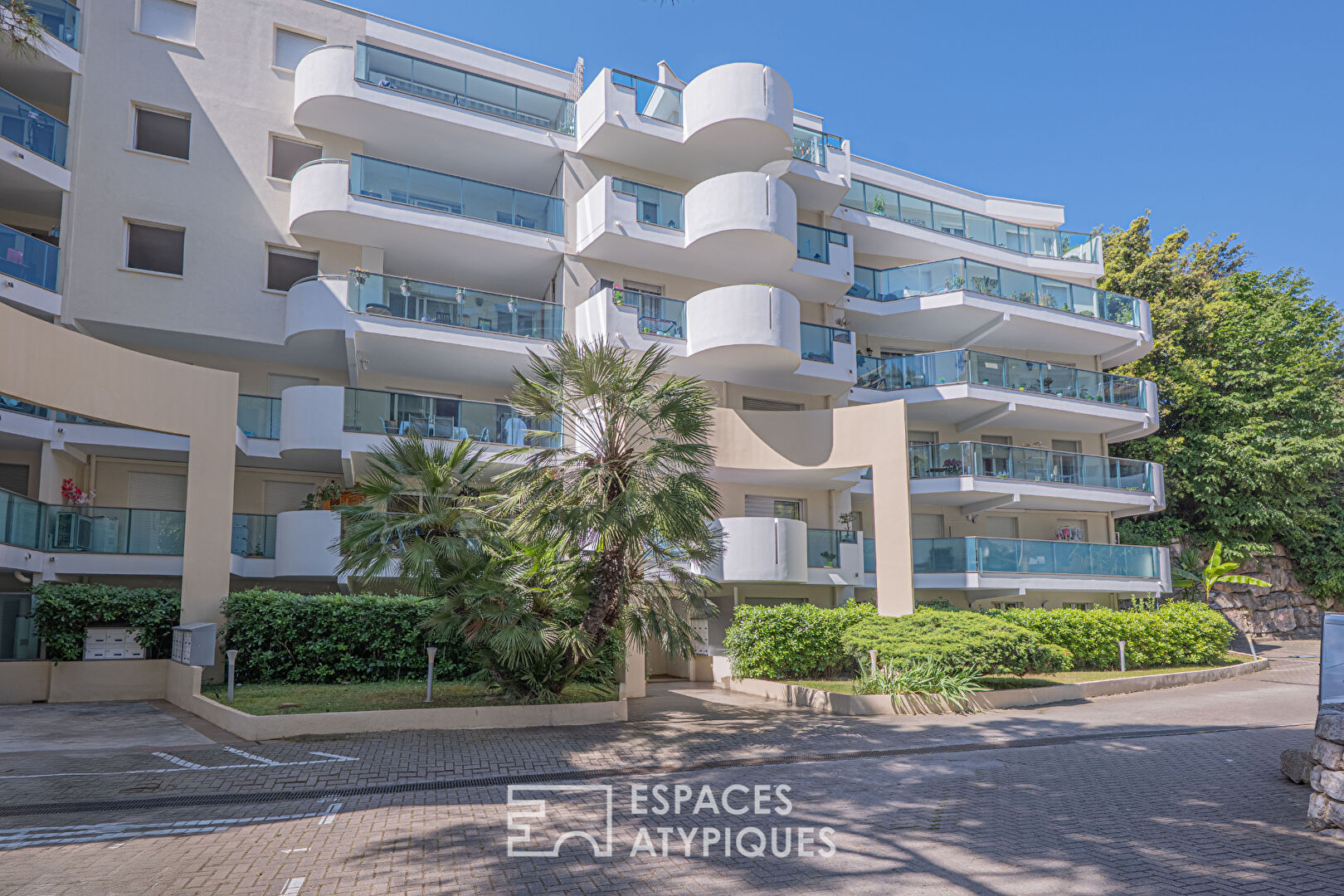Appartement type 4 avec 40m2 de terrasse en rez de jardin – NICE