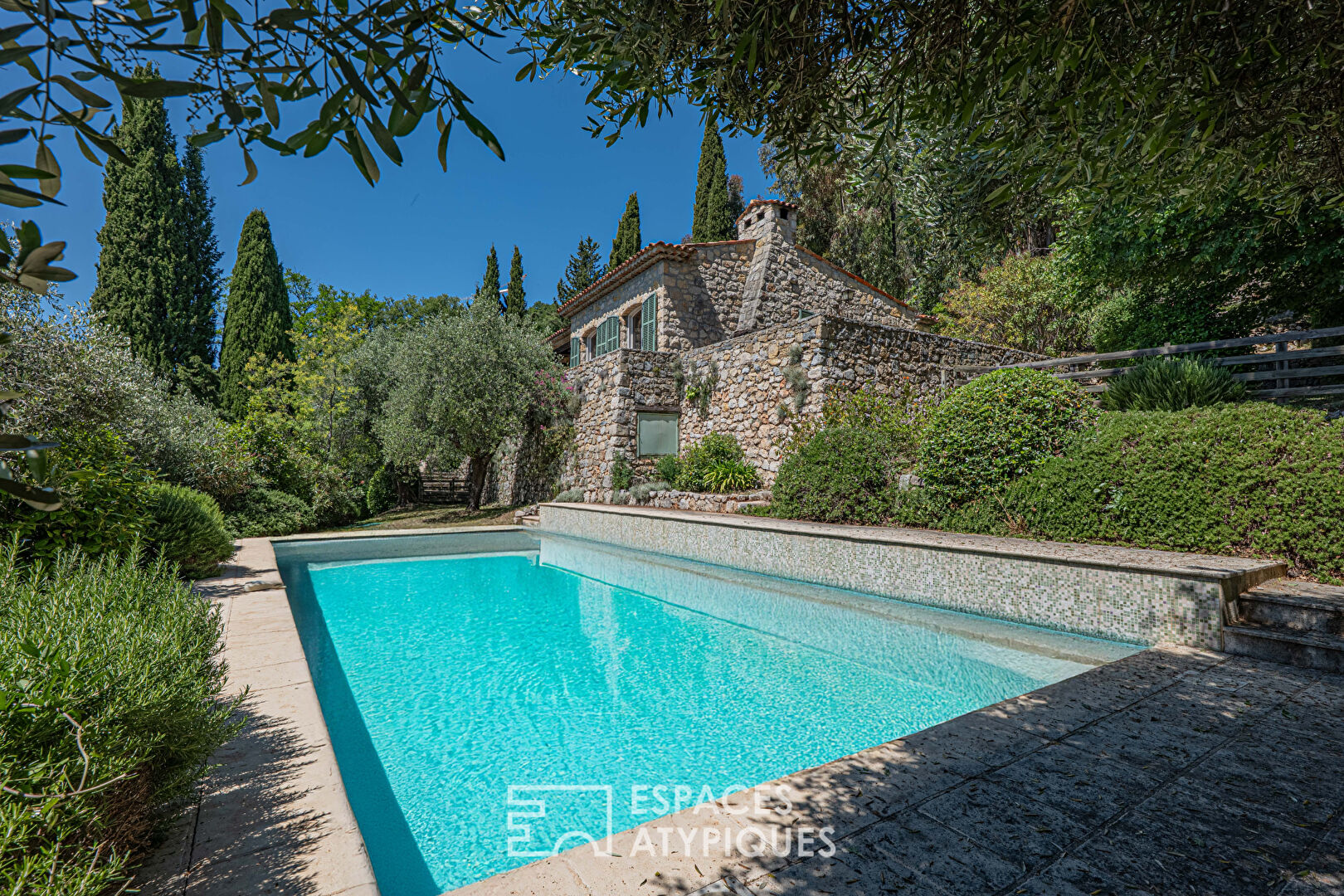 Authentique maison provençale en pierre avec vue mer – Spéracedes