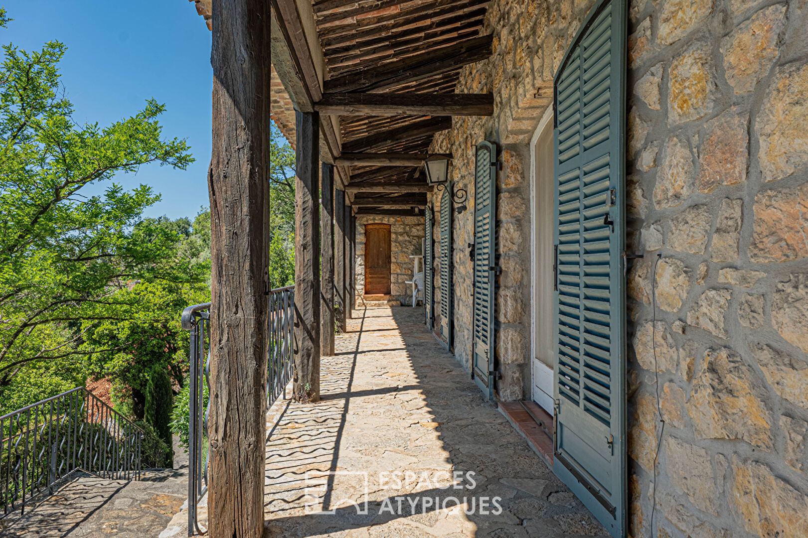 Authentique maison provençale en pierre avec vue mer – Spéracedes