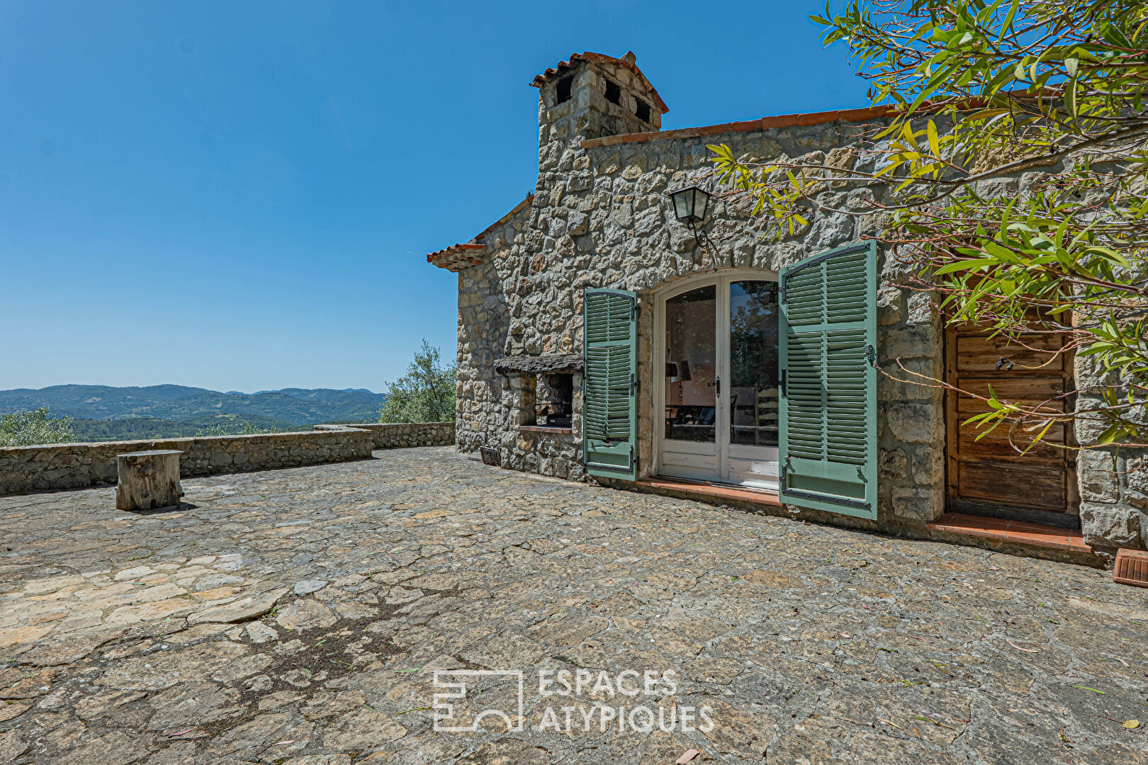 Authentique maison provençale en pierre avec vue mer – Spéracedes