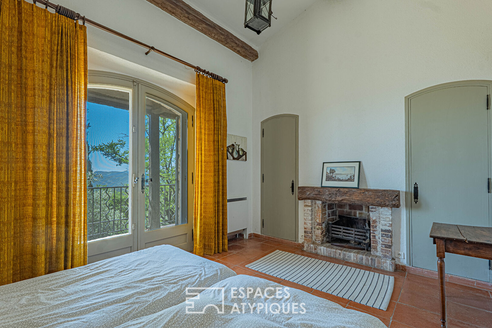 Authentique maison provençale en pierre avec vue mer – Spéracedes