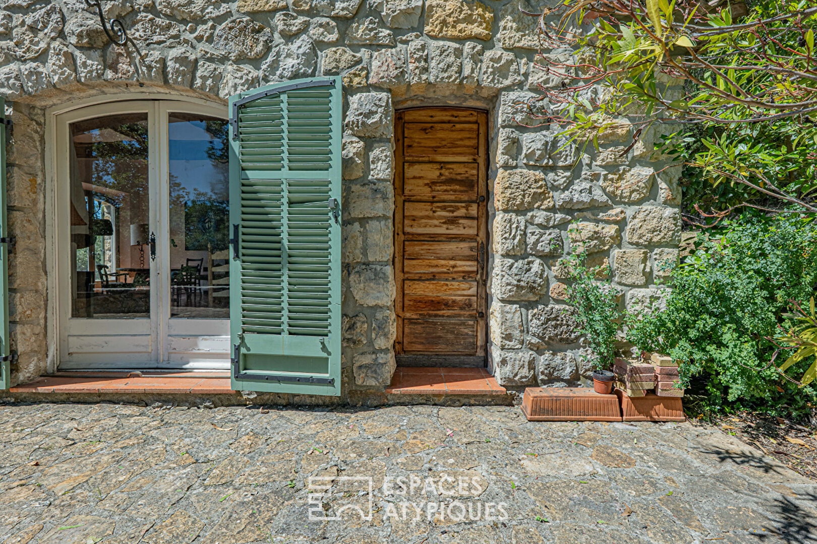 Authentique maison provençale en pierre avec vue mer – Spéracedes