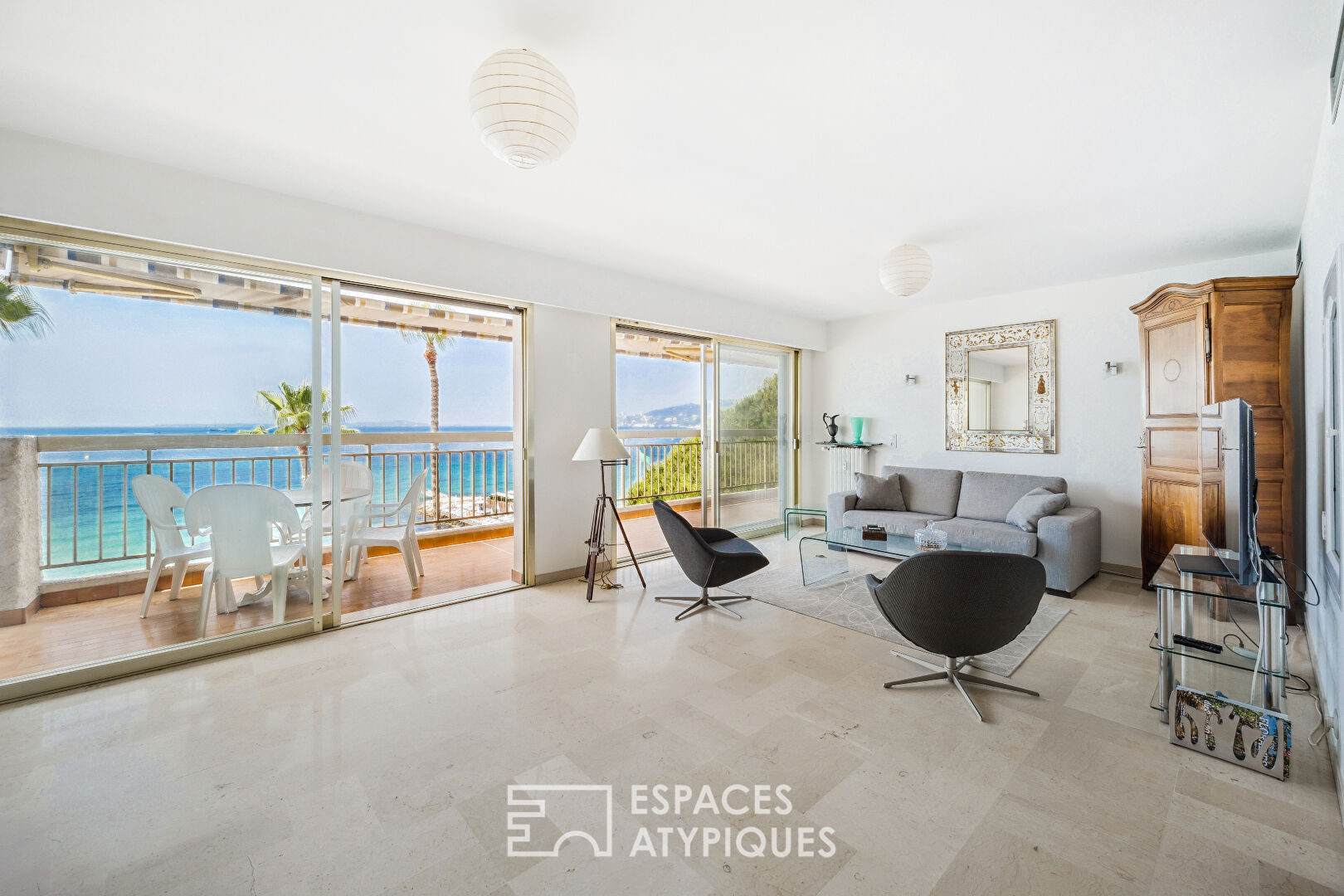 Exceptional 3-room apartment facing the sea, on a high floor with terrace