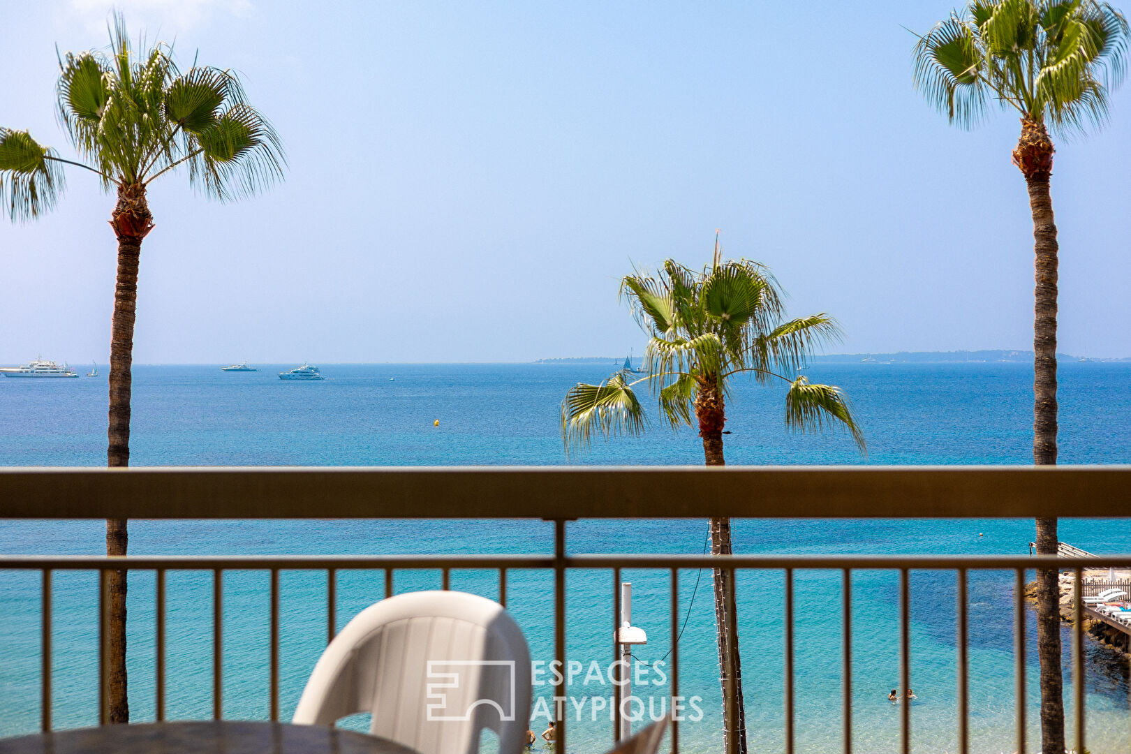 Exceptional 3-room apartment facing the sea, on a high floor with terrace
