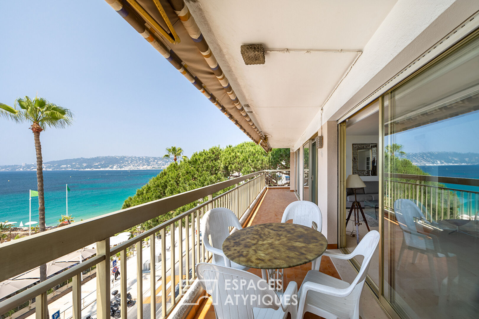 Exceptional 3-room apartment facing the sea, on a high floor with terrace