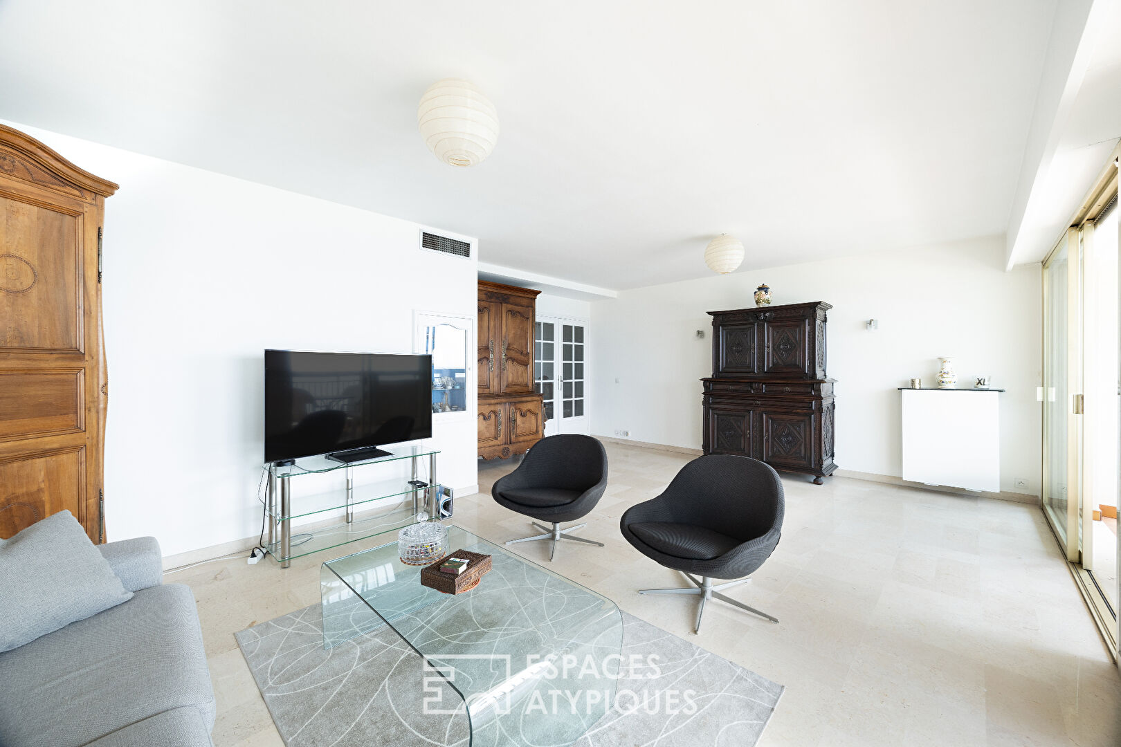 Exceptional 3-room apartment facing the sea, on a high floor with terrace