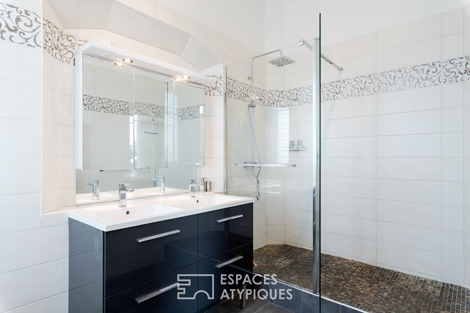 Magnifique appartement bourgeois de 127m² avec grande terrasse vue mer.