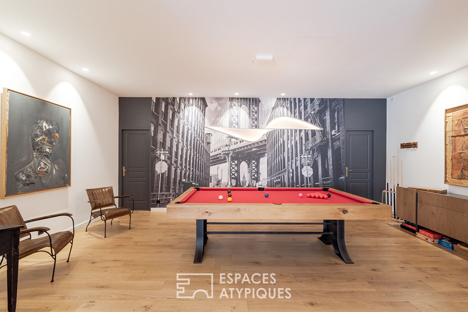 Magnifique loft de 244m² totalement rénové avec patio et parking