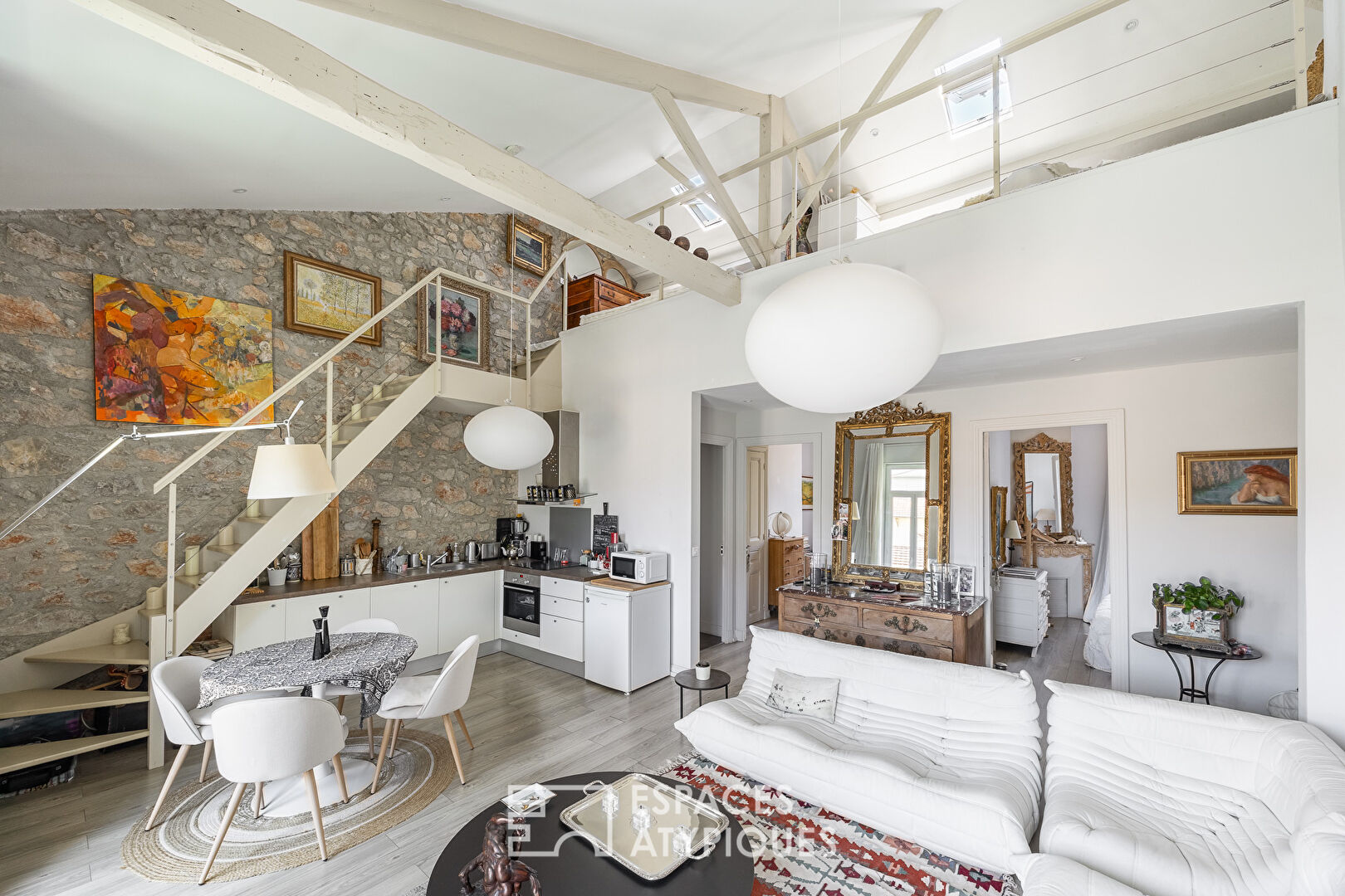 Montfleury – Elégant bourgeois 3 pièces traversant de 86m² avec balcon