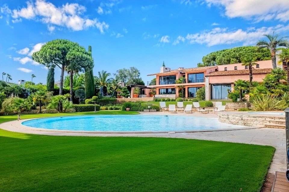 PROPRIÉTÉ D'EXCEPTION AVEC VUE MER une oasis de Luxe sur les Hauteurs de Nice