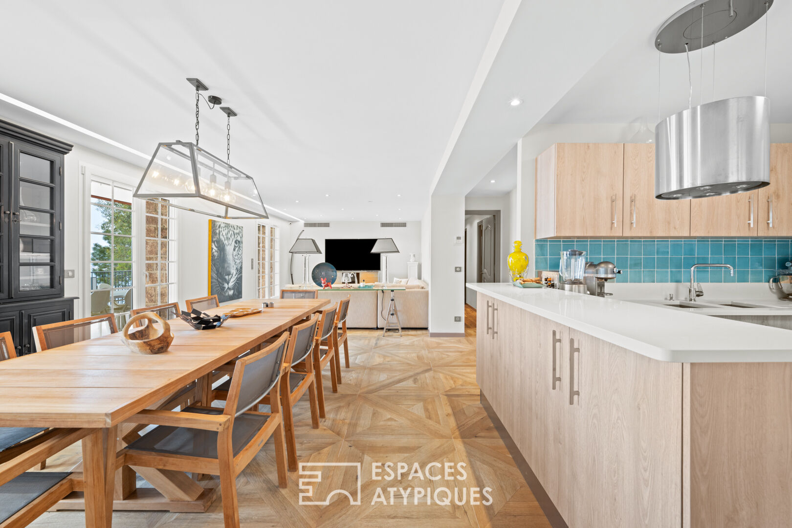 Villa avec piscine à débordement et vue mer panoramique
