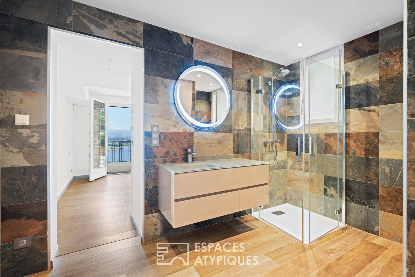 Villa avec piscine à débordement et vue mer panoramique