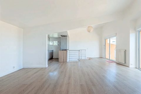 Duplex au dernier étage, offrant une vue mer panoramique sans aucun vis-à-vis