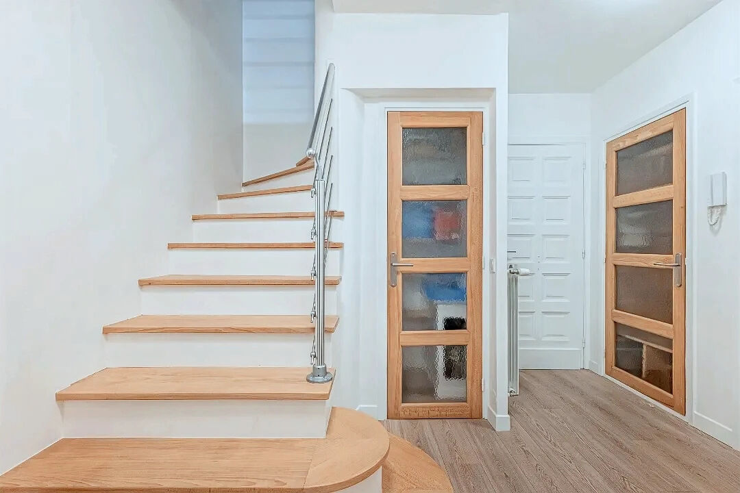 Duplex au dernier étage, offrant une vue mer panoramique sans aucun vis-à-vis