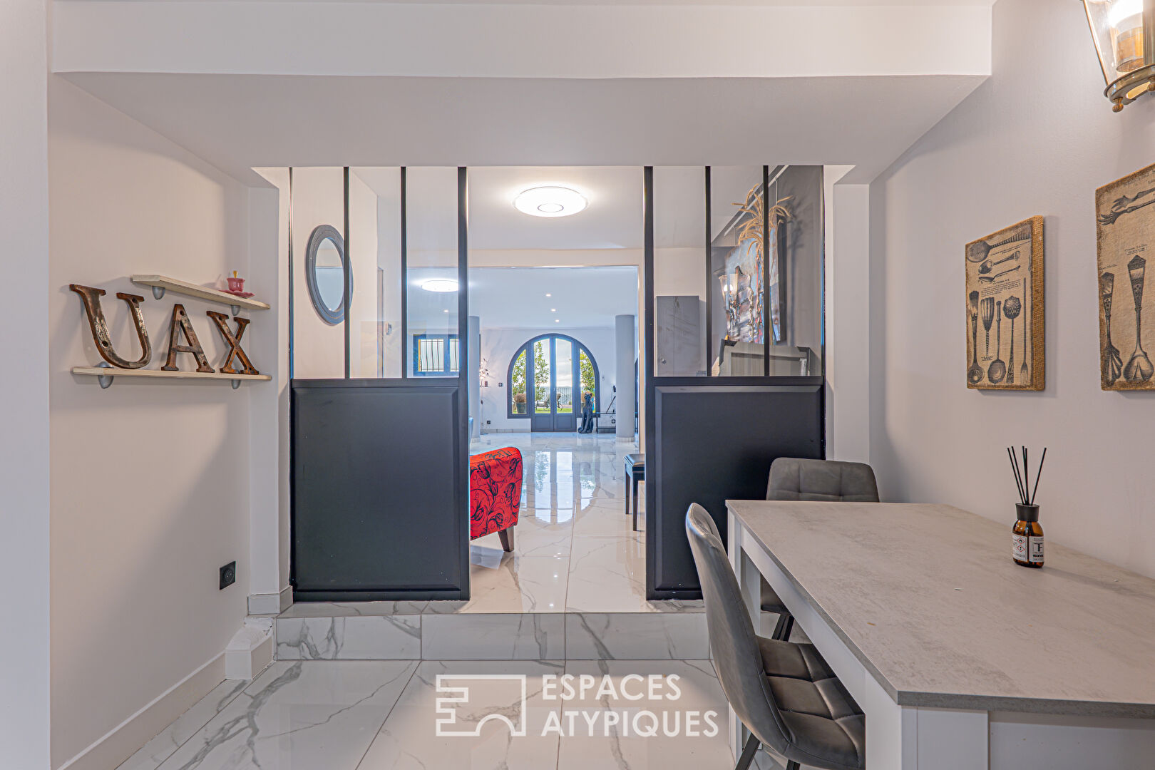 Fabron – Bien d’exception en rez-de-jardin avec vue panoramique mer