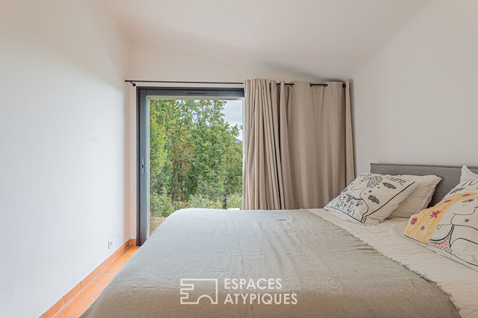 Villa d’exception à Saint-Vallier-de-Thiey : l’élégance provençale face au panorama